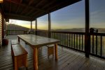 Bearcat Lodge - Outdoor Dining Area